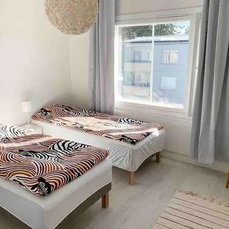 Mellunmaki Renovated 3 Bedroom Apt Next To Metro, Free Parking هلسنكي