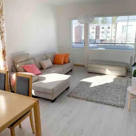 Huoneisto Mellunmaki Renovated 3 Bedroom Apt Next To Metro, Free Parking