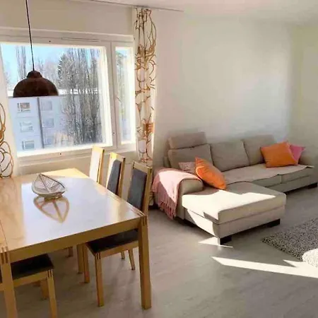 Mellunmaki Renovated 3 Bedroom Apt Next To Metro, Free Parking *