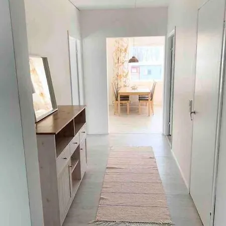 Apartment Mellunmaki Renovated 3 Bedroom Apt Next To Metro, Free Parking *