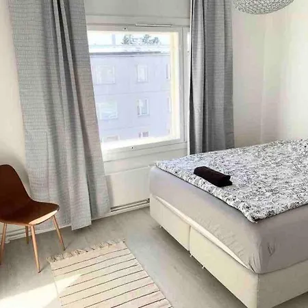 Mellunmaki Renovated 3 Bedroom Apt Next To Metro, Free Parking *