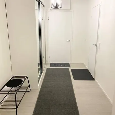 Mellunmaki Renovated 3 Bedroom Apt Next To Metro, Free Parking