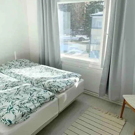 Mellunmaki Renovated 3 Bedroom Apt Next To Metro, Free Parking Apartment